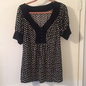 Cute short sleeve shirt. 2x but fits more like 1x